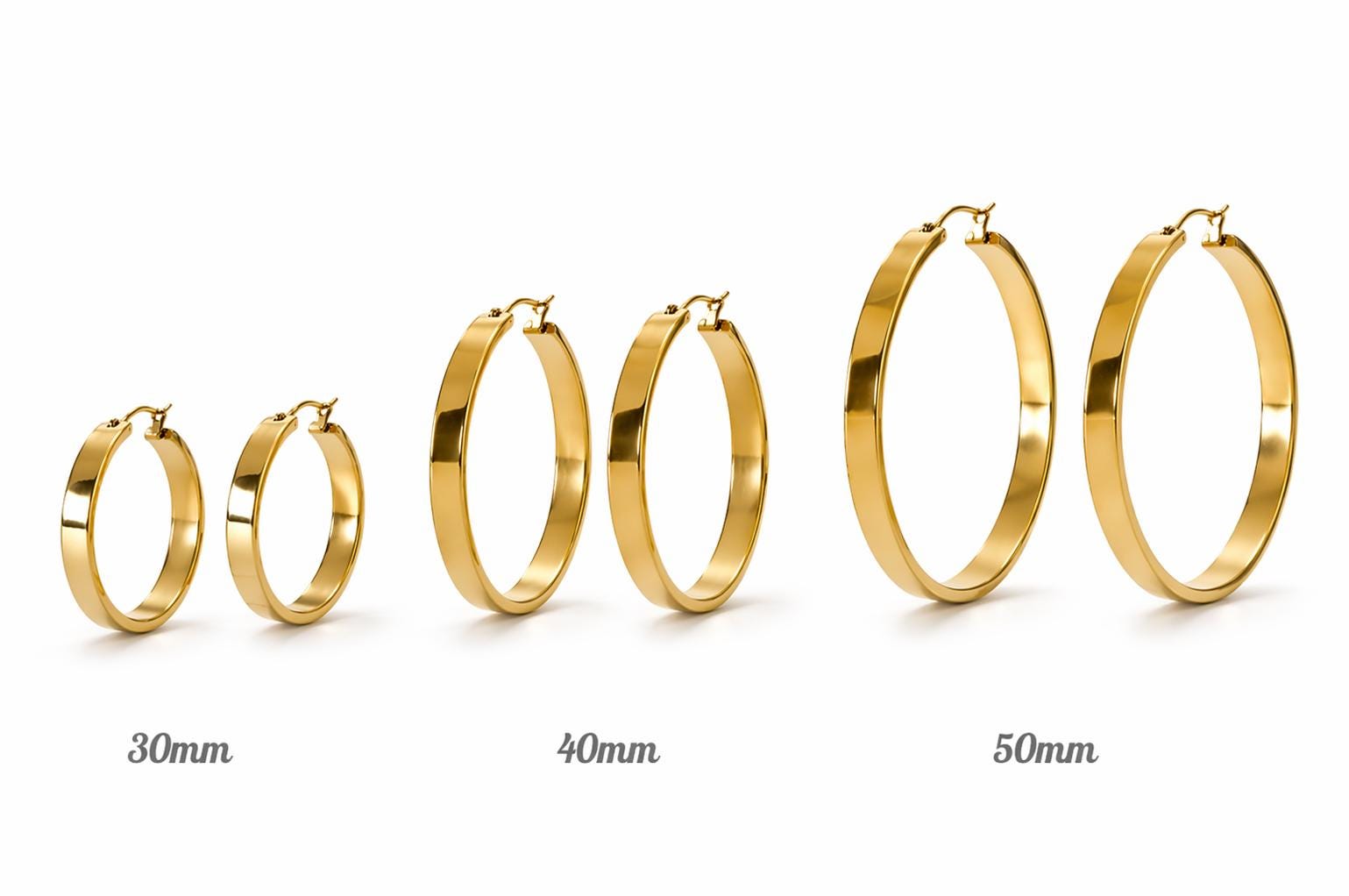 Créoles fil plat doré • Boucles d'oreilles anneaux minimalistes • Trois tailles : 30 mm, 40 mm et 50 mm • Bijou moderne pour femme