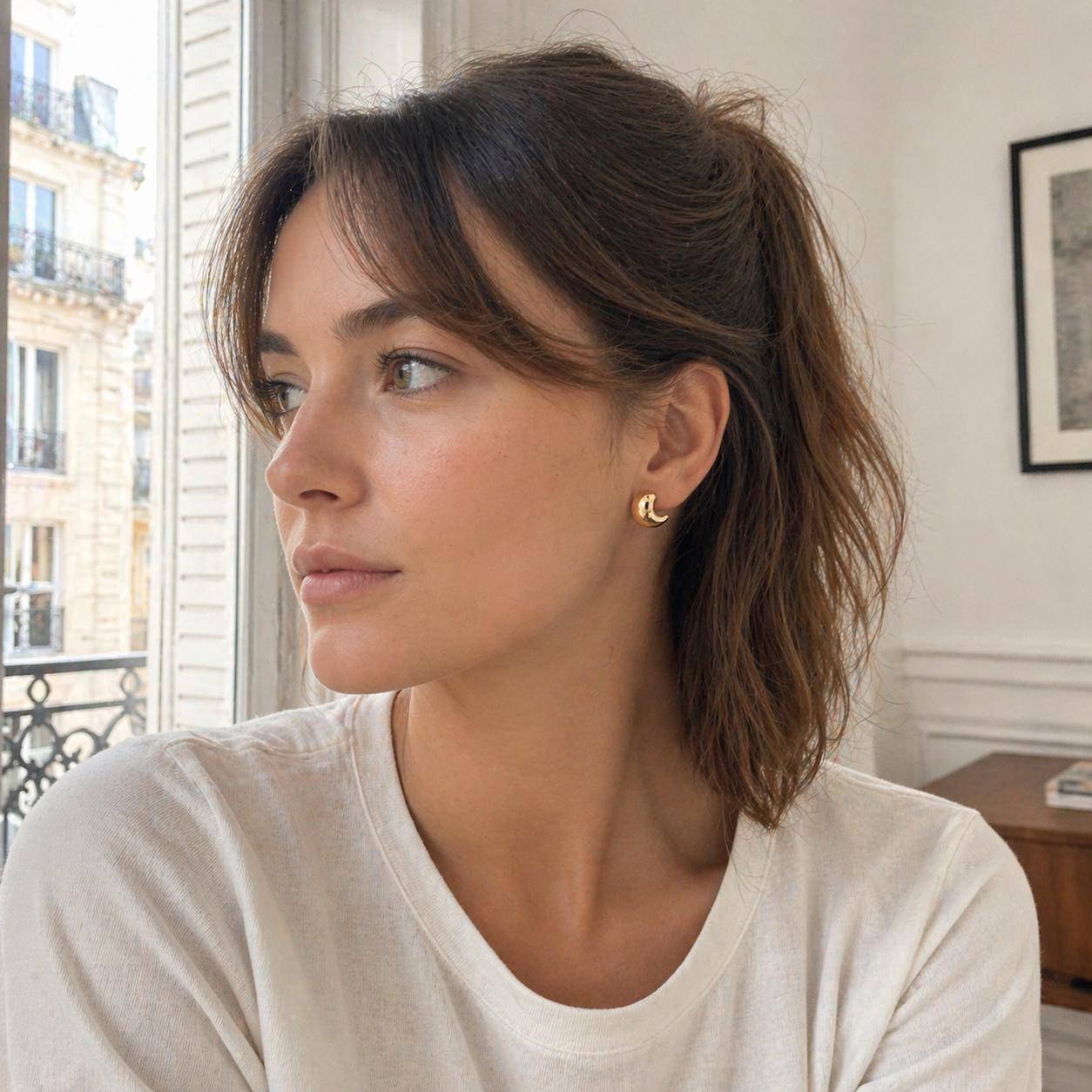 Grandes créoles épaisses dorées • Boucles d'oreilles anneaux demi-arrondis ouverts • Bijou contemporain pour femme
