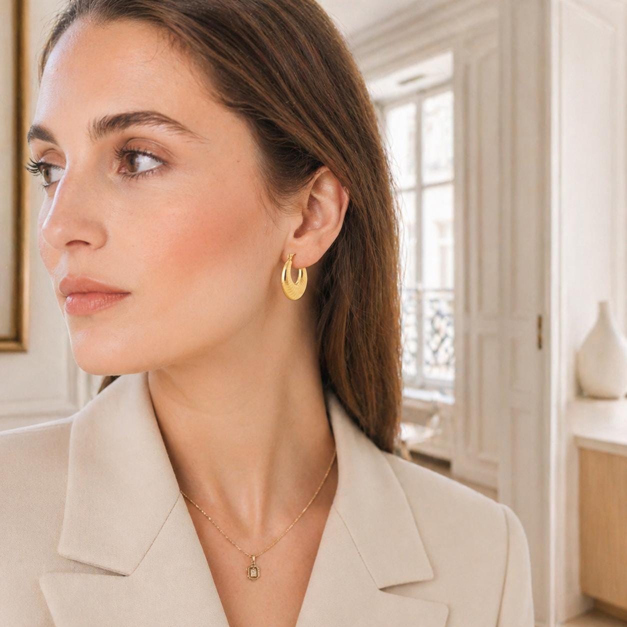 Créoles striées • Doré Or Fin 18K • Boucles épaisses en forme de croissant • Anneaux d'oreilles pour femme