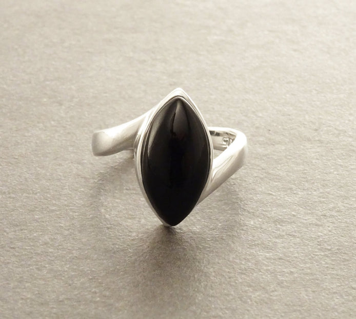 Oval Onyx Ring in Sterling Silver 925 Minimalist Vintage jewelry Protective Stone