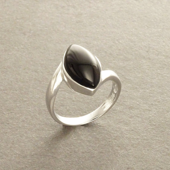 Oval Onyx Ring in Sterling Silver 925 Minimalist Vintage jewelry Protective Stone