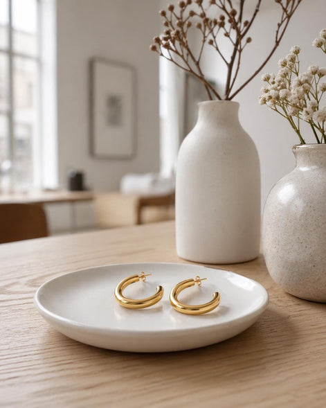 Grandes créoles épaisses dorées • Boucles d'oreilles anneaux ouverts • Bijou contemporain pour femme