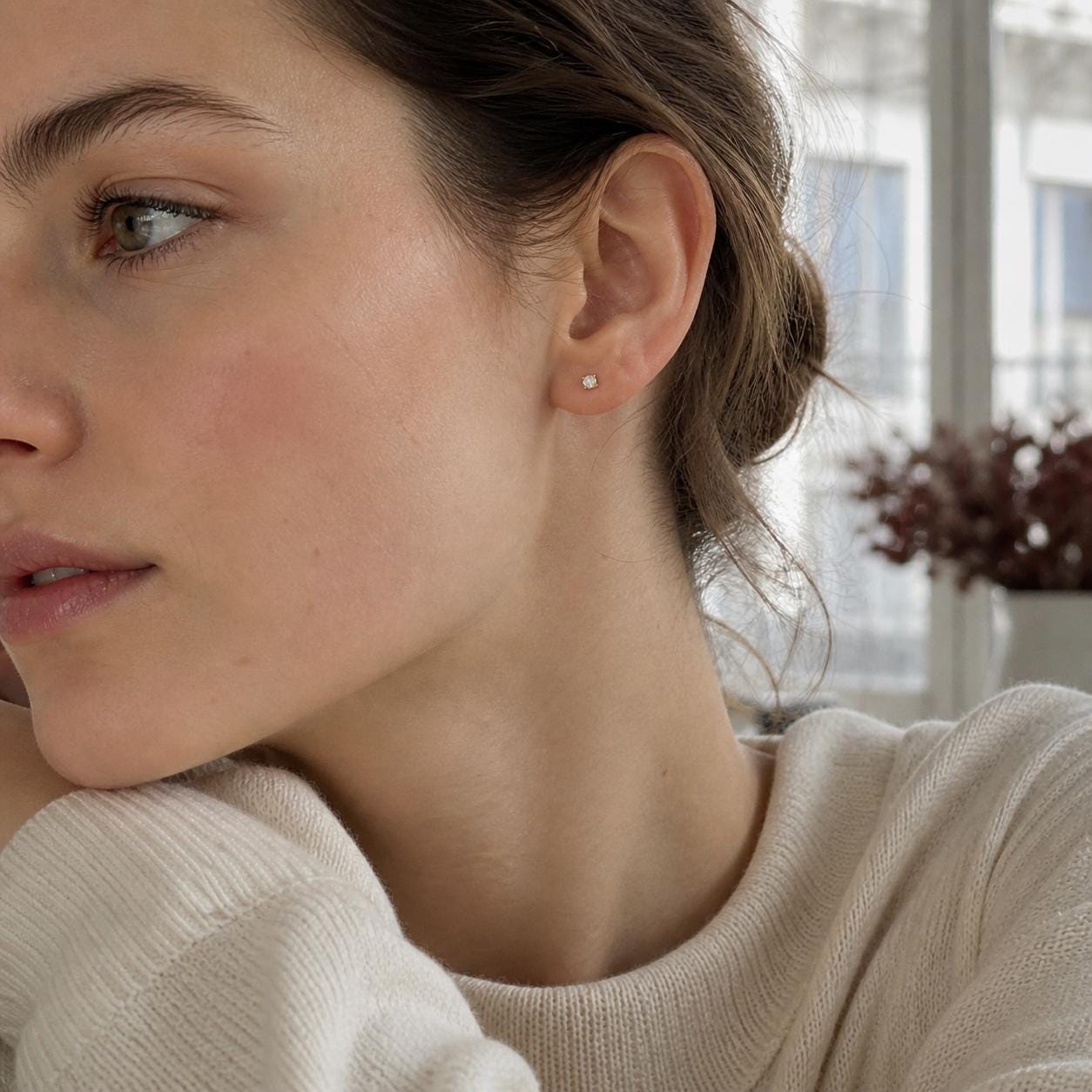 Piercing or et diamant • Plaqué or 18K • Tige en titane • Clou d'oreille pour cartilage • Bijou pour l'hélix, le tragus et le lobe