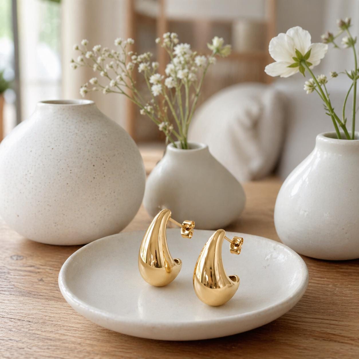 Demi Créoles Ouvertes dorées • Boucles d'oreilles clous anneaux demi-arrondis • Bijou contemporain pour femme