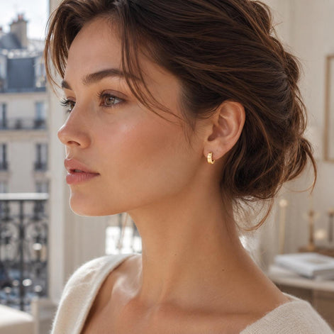 Petites créoles épaisses • Doré Or Fin 18K • Boucles d'oreilles anneaux finition satinée • Bijou moderne unisexe