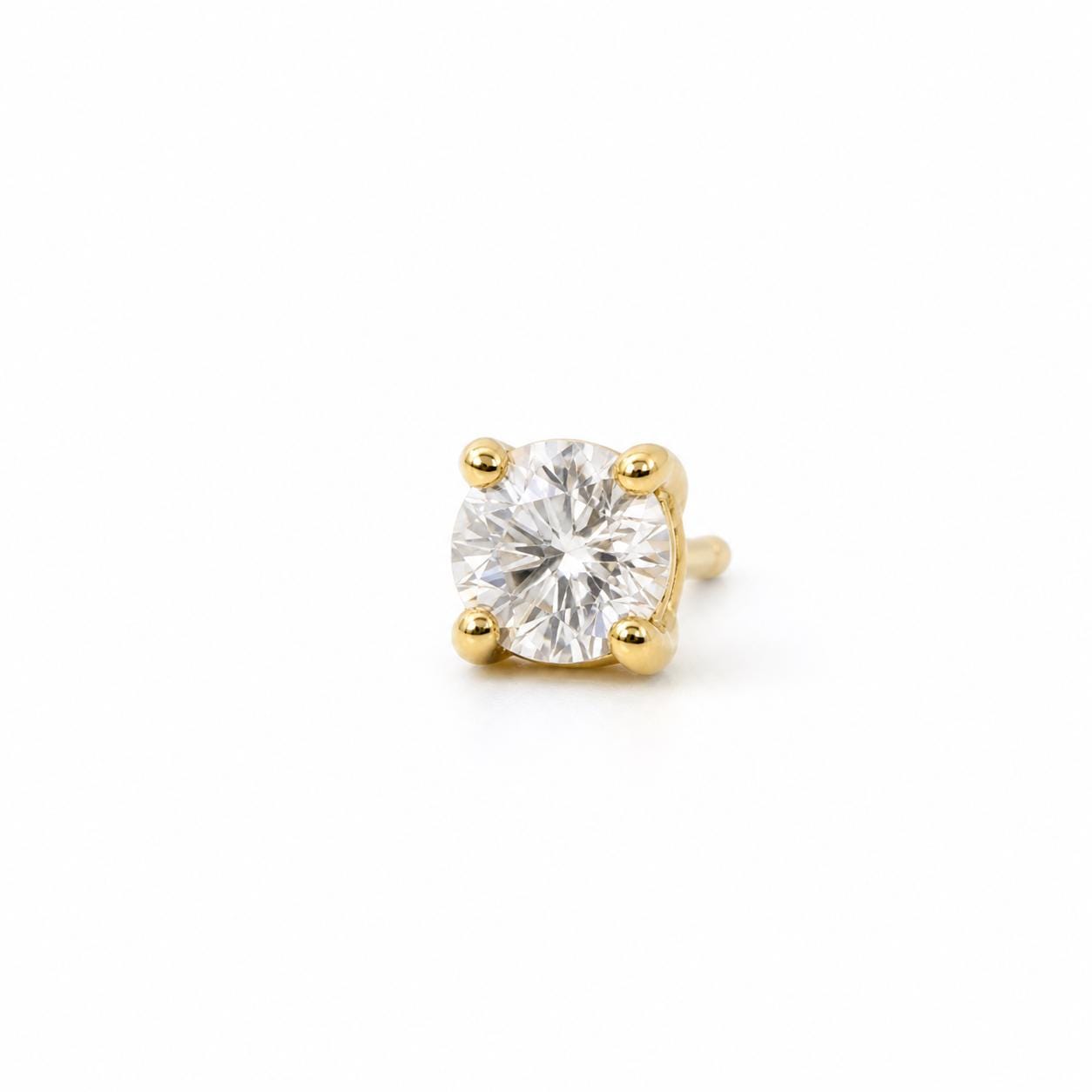 Piercing or et diamant • Plaqué or 18K • Tige en titane • Clou d'oreille pour cartilage • Bijou pour l'hélix, le tragus et le lobe