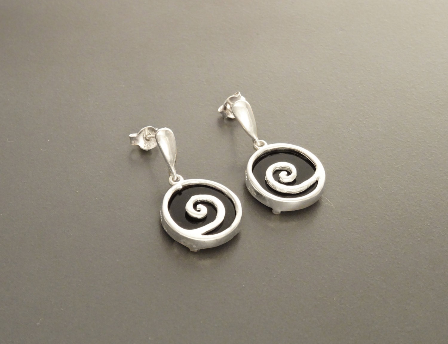 Black round earrings - Sterling Silver 925, Black Onyx Stone Dangle Earrings, Spiral Design Earrings, Modern Swirl Design Jewelry