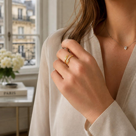 Bague Double Plume • Plaqué Or 18K • Anneau talisman ouvert forme de plume d'oiseau • Bijou inspiré de la nature