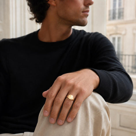 Bague chevalière ovale • Plaqué Or 18K • Face aux coins facettés • Bijou à graver pour homme
