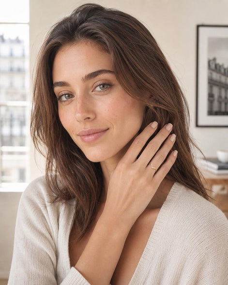 Bague couronne en V • Plaqué Or 18K • Anneau fin courbé serti de pierres diamants Cz • Bijou élégant intemporel