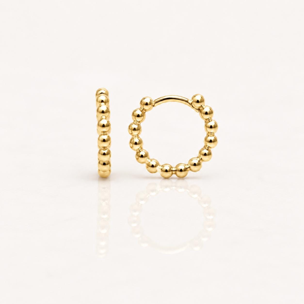 Petites créoles bulles • Plaqué Or 18K • Anneaux d'oreilles perlés • Créoles texturée forme de boule
