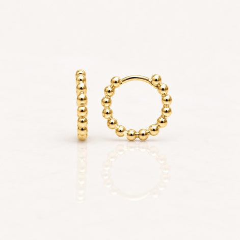 Petites créoles bulles • Plaqué Or 18K • Anneaux d'oreilles perlés • Créoles texturée forme de boule