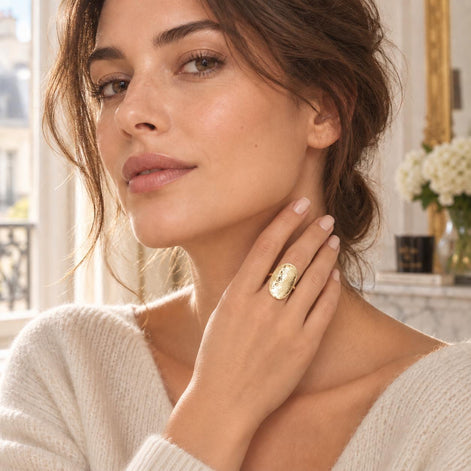 Bague armure martelée • Plaqué Or 18K •Anneau oval texturé petits creux • Bijou design moderne